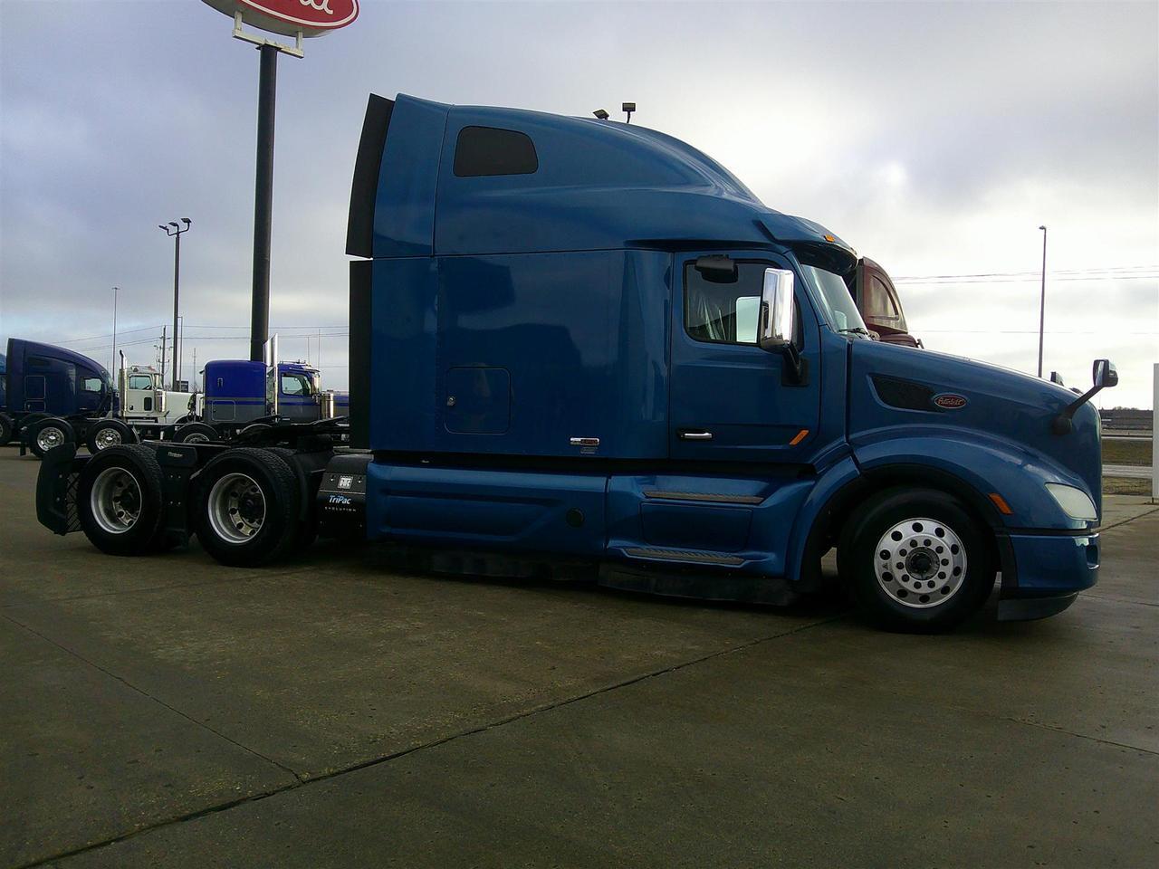 2021 Peterbilt 579 Sleeper