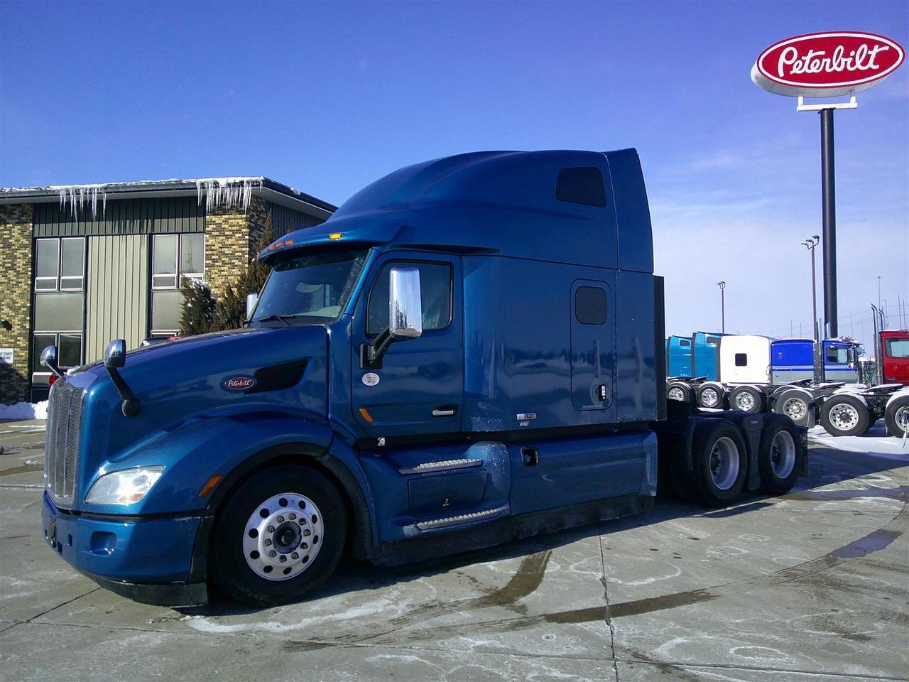2021 Peterbilt 579 Sleeper