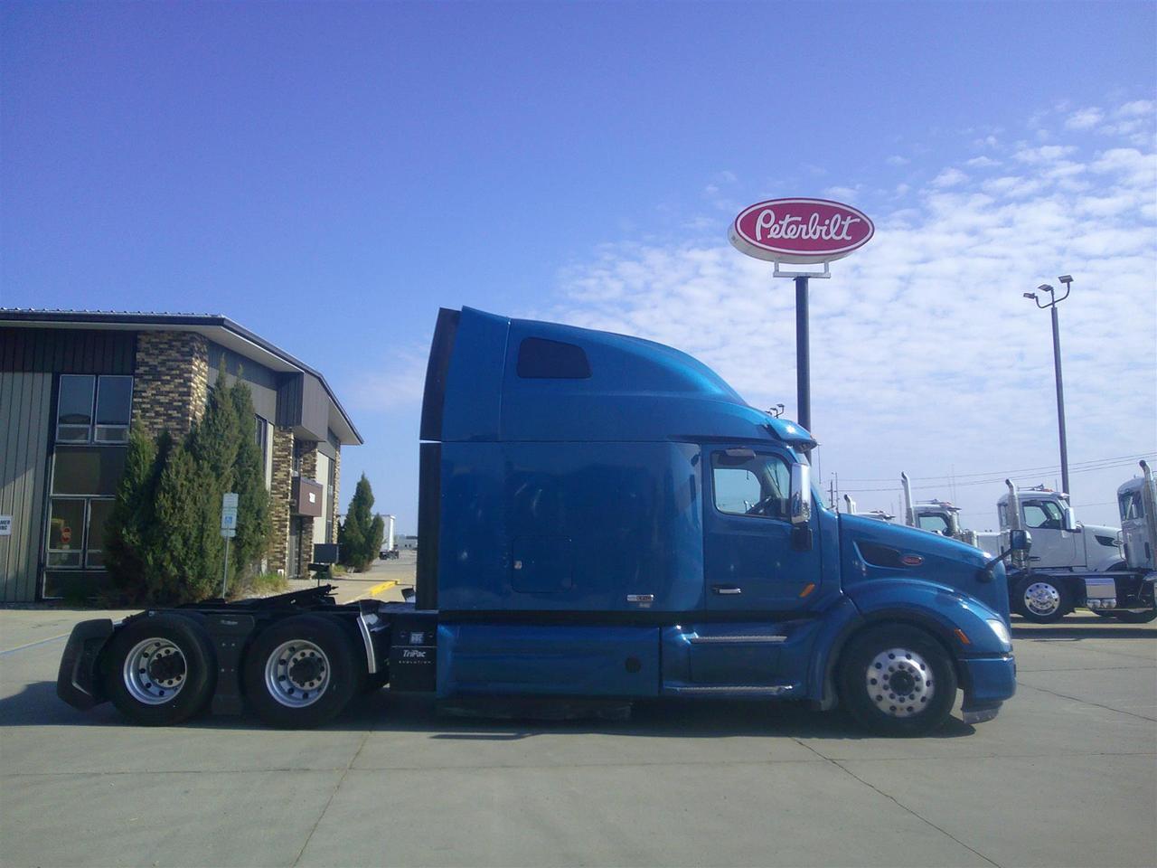 2021 Peterbilt 579 80" Ultraloft South St. Paul MN