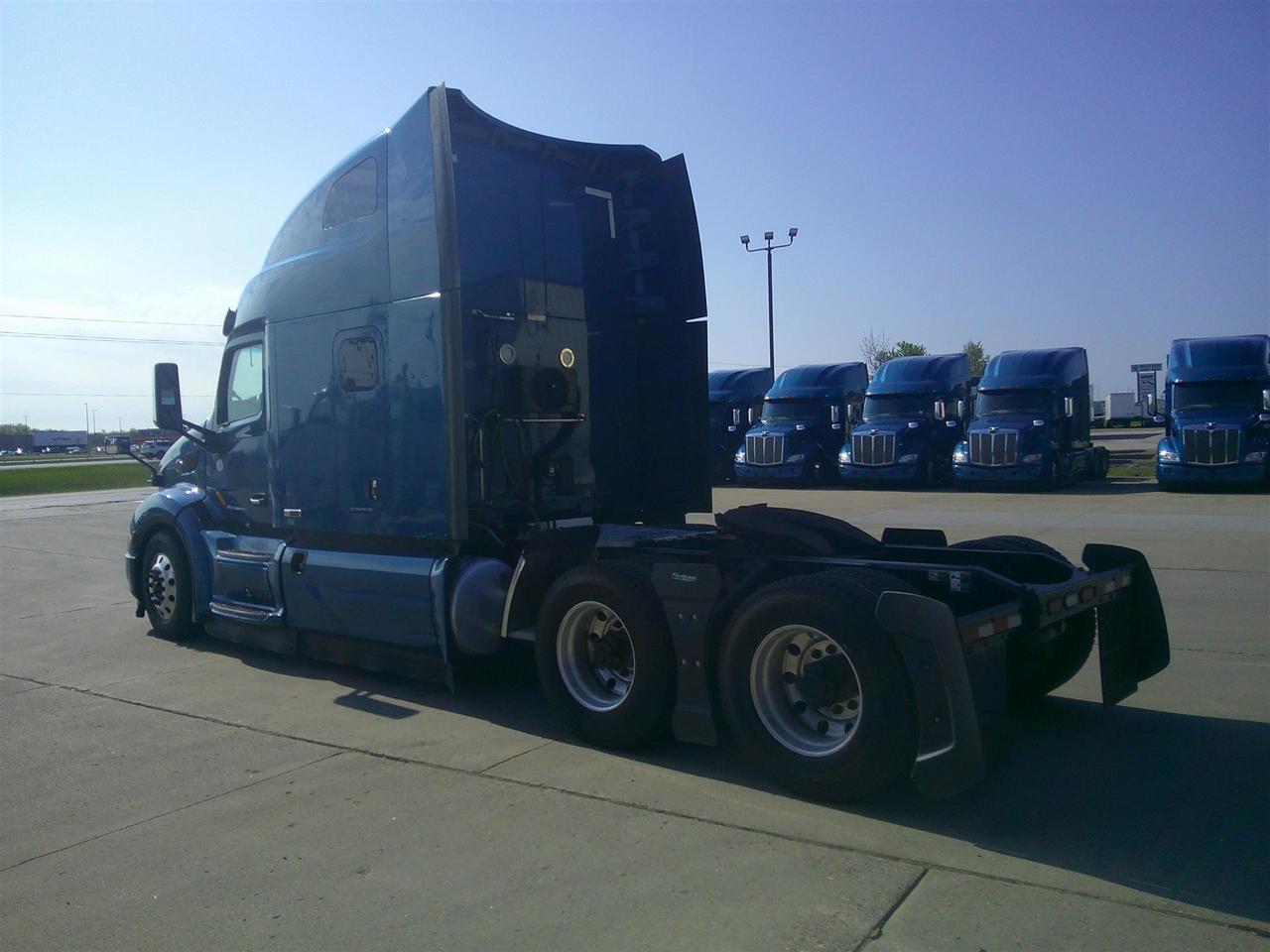2021 Peterbilt 579 80" Ultraloft South St. Paul MN