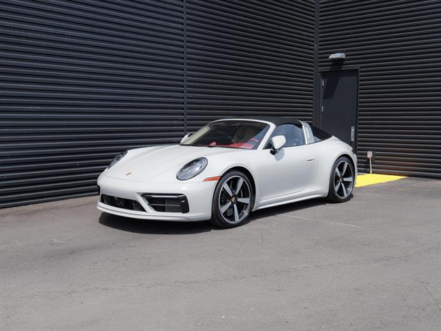 2021 Porsche 911 Targa 4S Heritage Design Edition