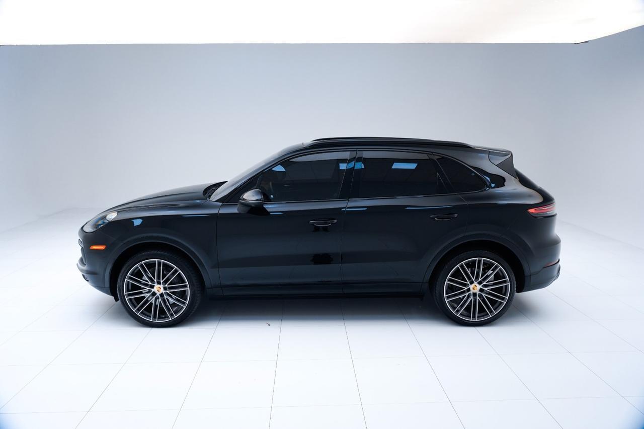 2021 Porsche Cayenne S photo 2