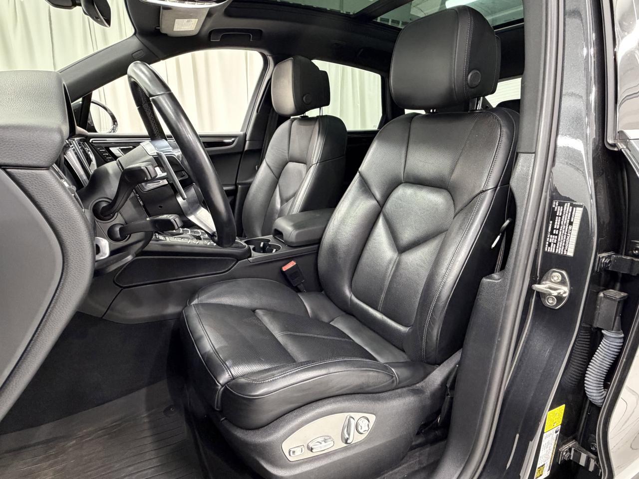 2021 Porsche Macan Newark DE