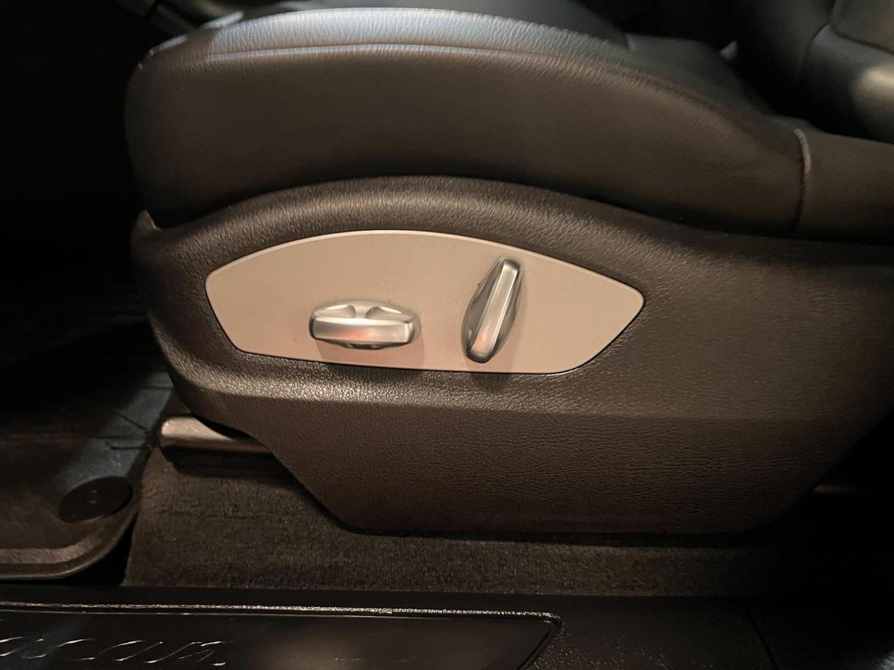 2021 Porsche Macan Parker CO