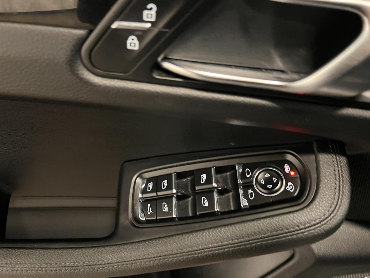 2021 Porsche Macan Parker CO