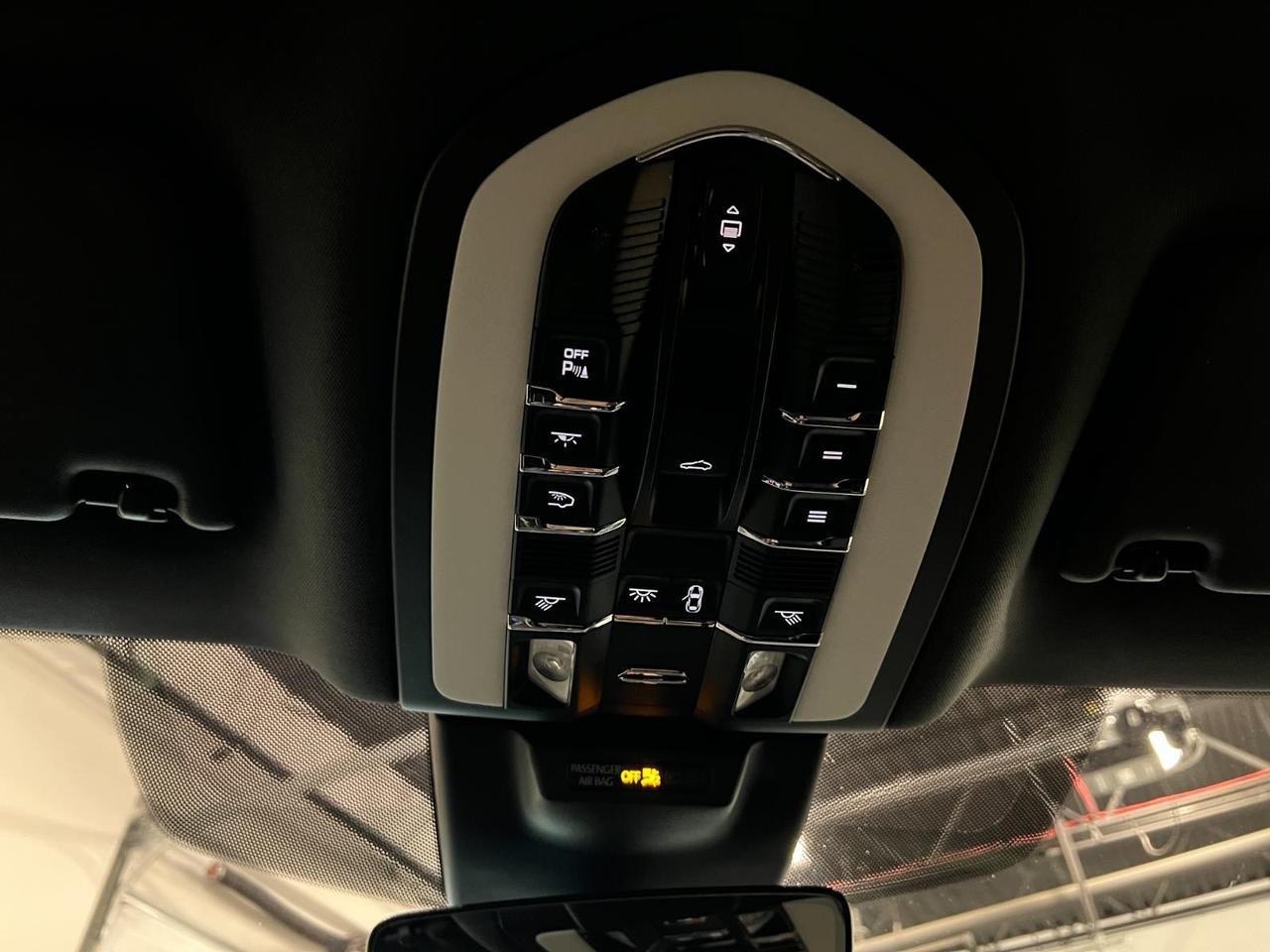 2021 Porsche Macan Parker CO