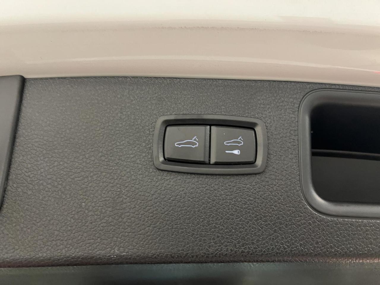 2021 Porsche Macan Parker CO