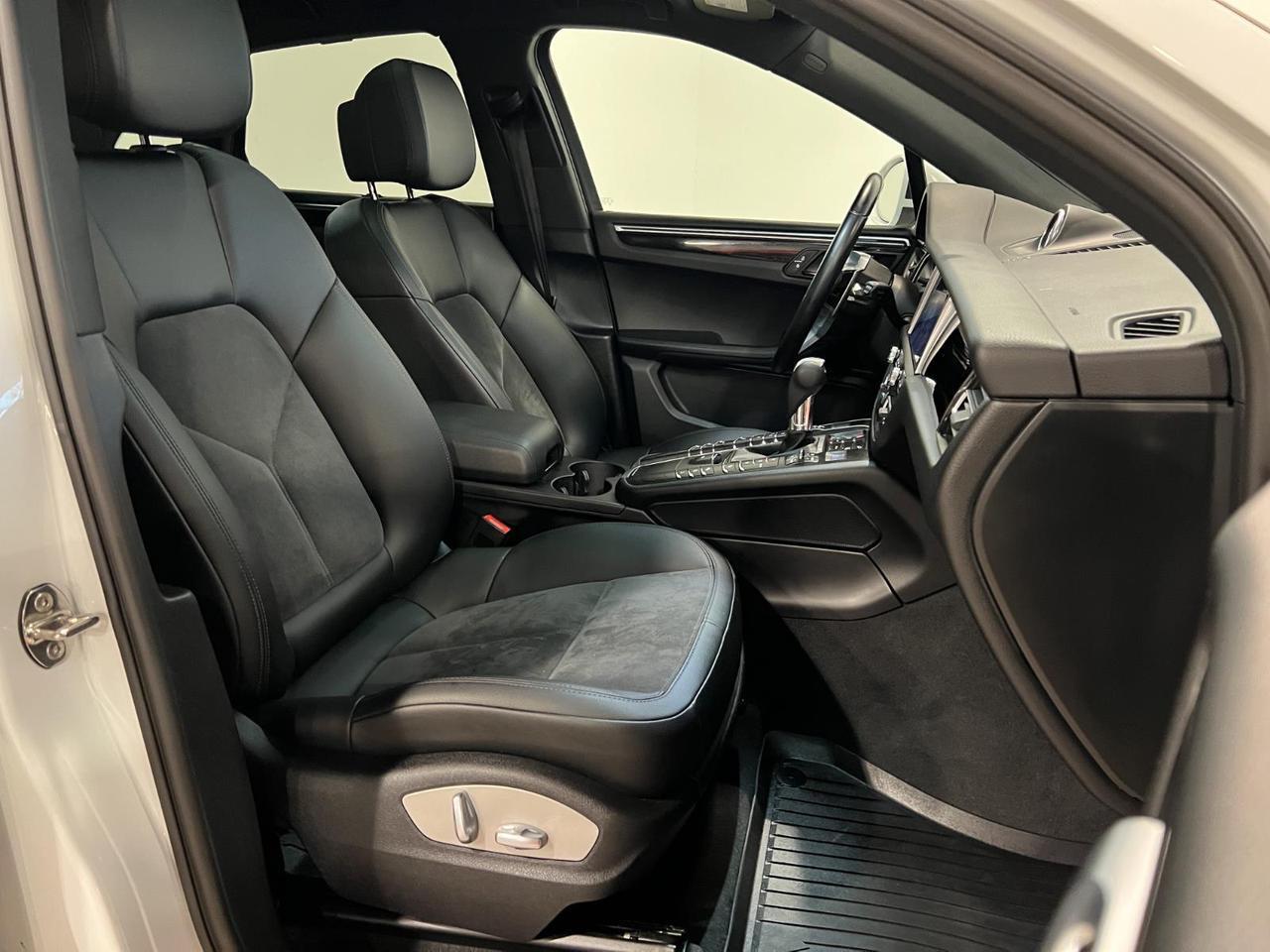 2021 Porsche Macan Parker CO