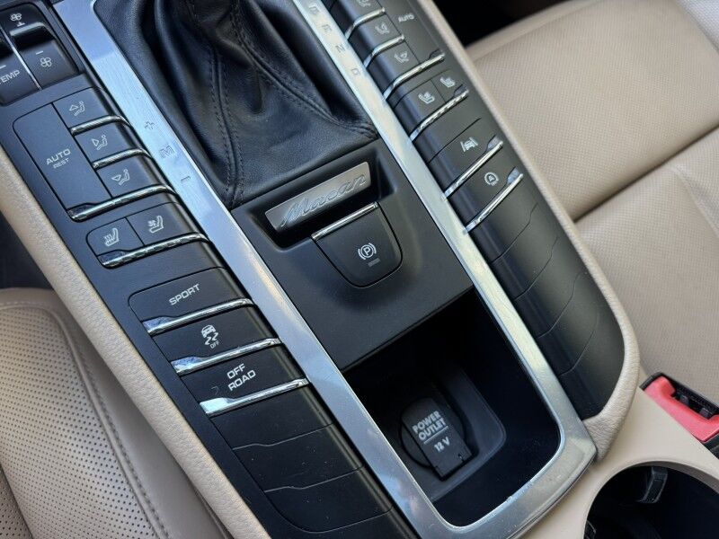 2021 Porsche Macan Willow Grove PA