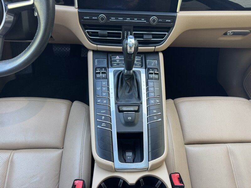 2021 Porsche Macan Willow Grove PA