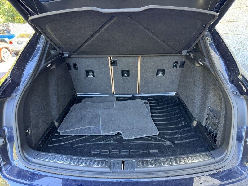 2021 Porsche Macan Willow Grove PA