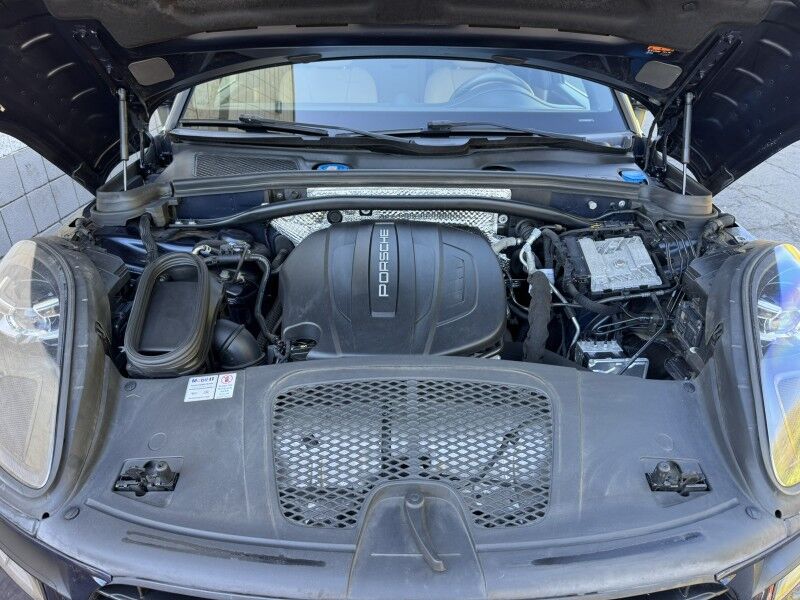 2021 Porsche Macan Willow Grove PA