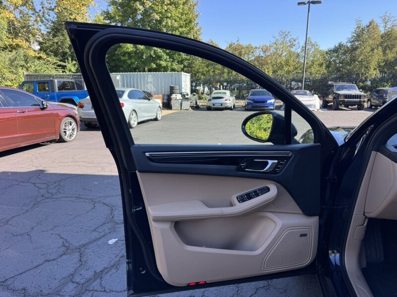 2021 Porsche Macan Willow Grove PA