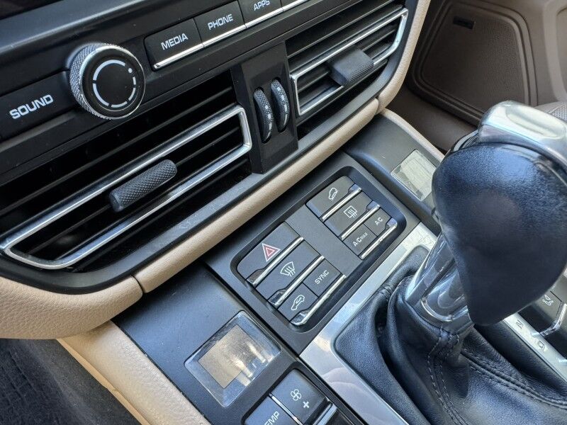 2021 Porsche Macan Willow Grove PA