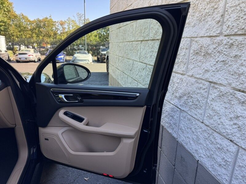 2021 Porsche Macan Willow Grove PA