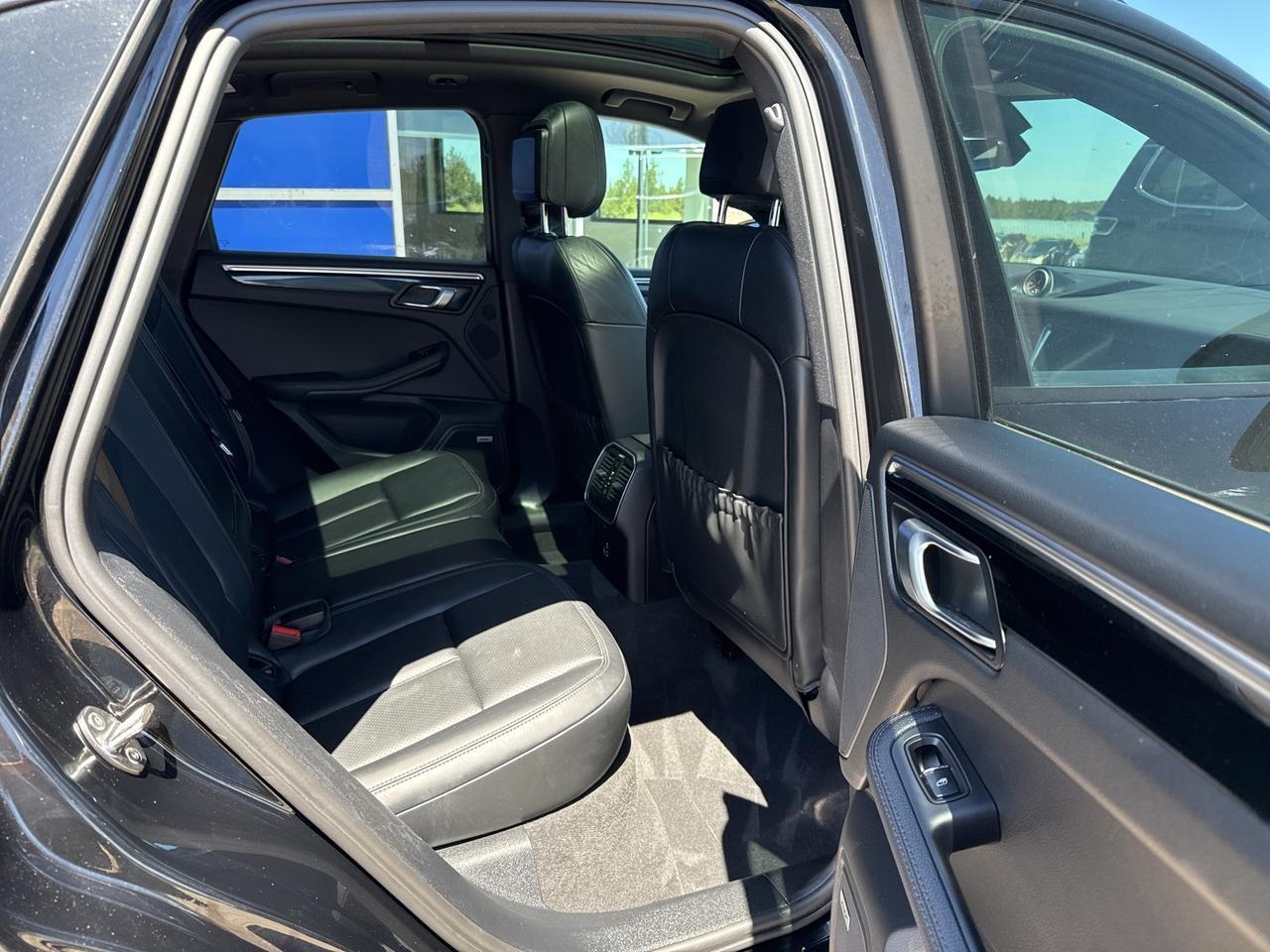 2021 Porsche Macan Base Bend OR