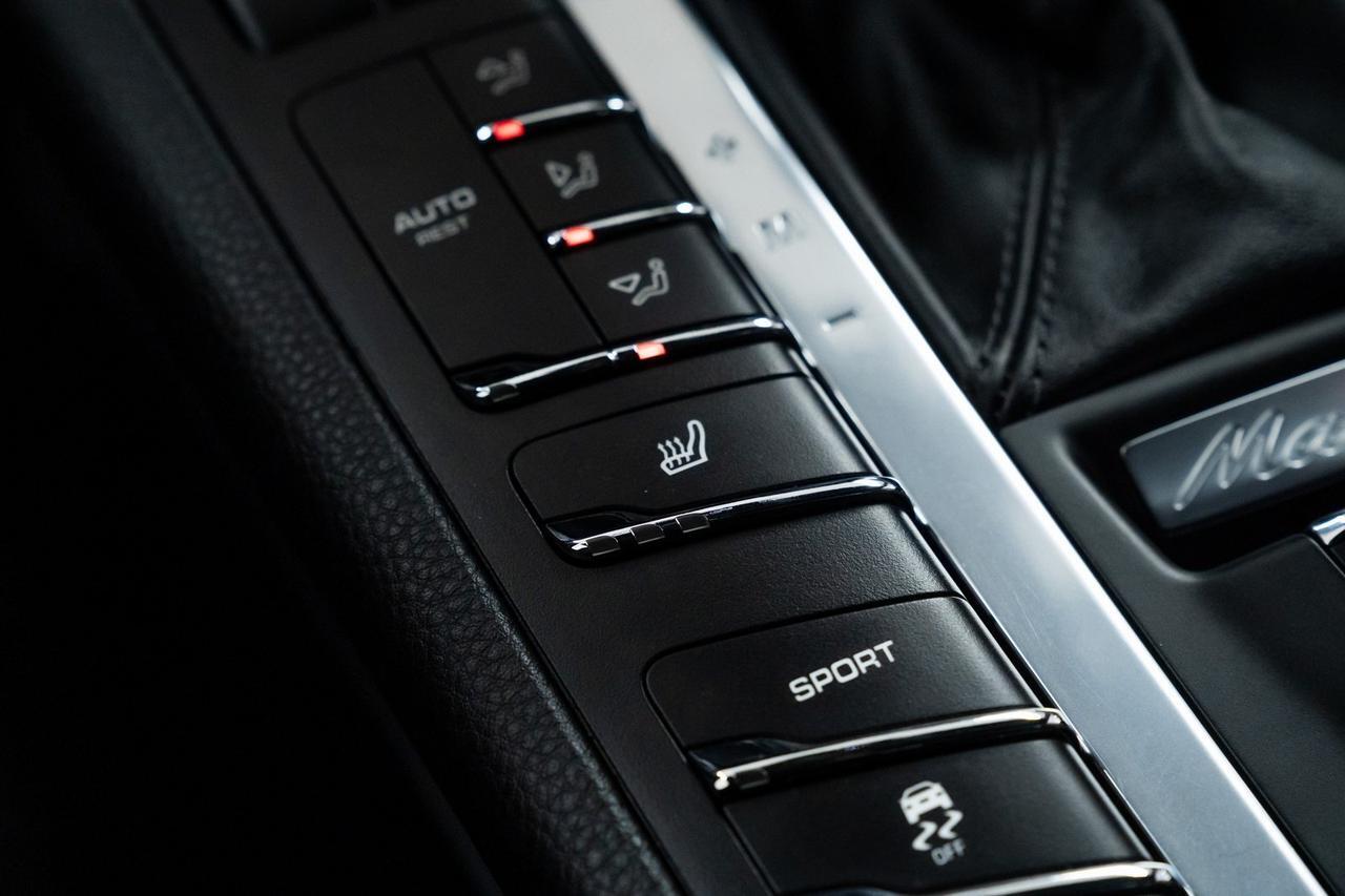 2021 Porsche Macan Panoramic Roof Heated Seats Portland OR