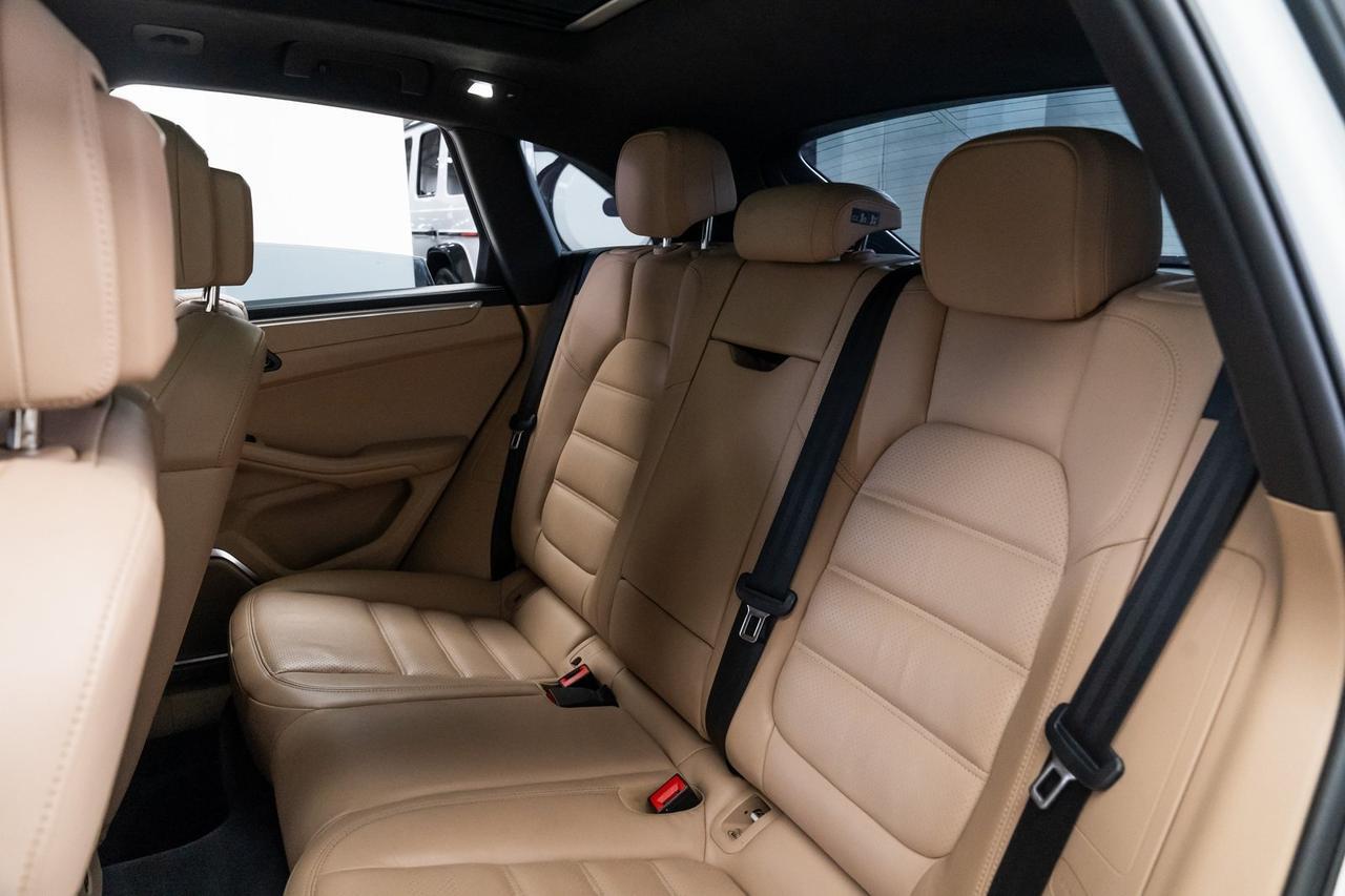 2021 Porsche Macan Turbo 1 Owner PASM Vented Leather Seat Trim Portland OR