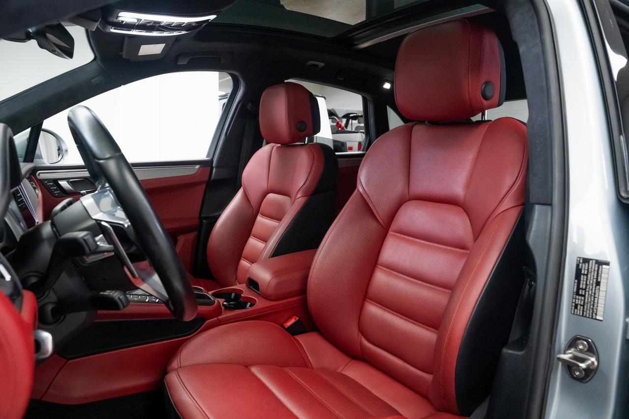 2021 Porsche Macan Turbo 1 Owner Vented Seats Premium Package Portland OR