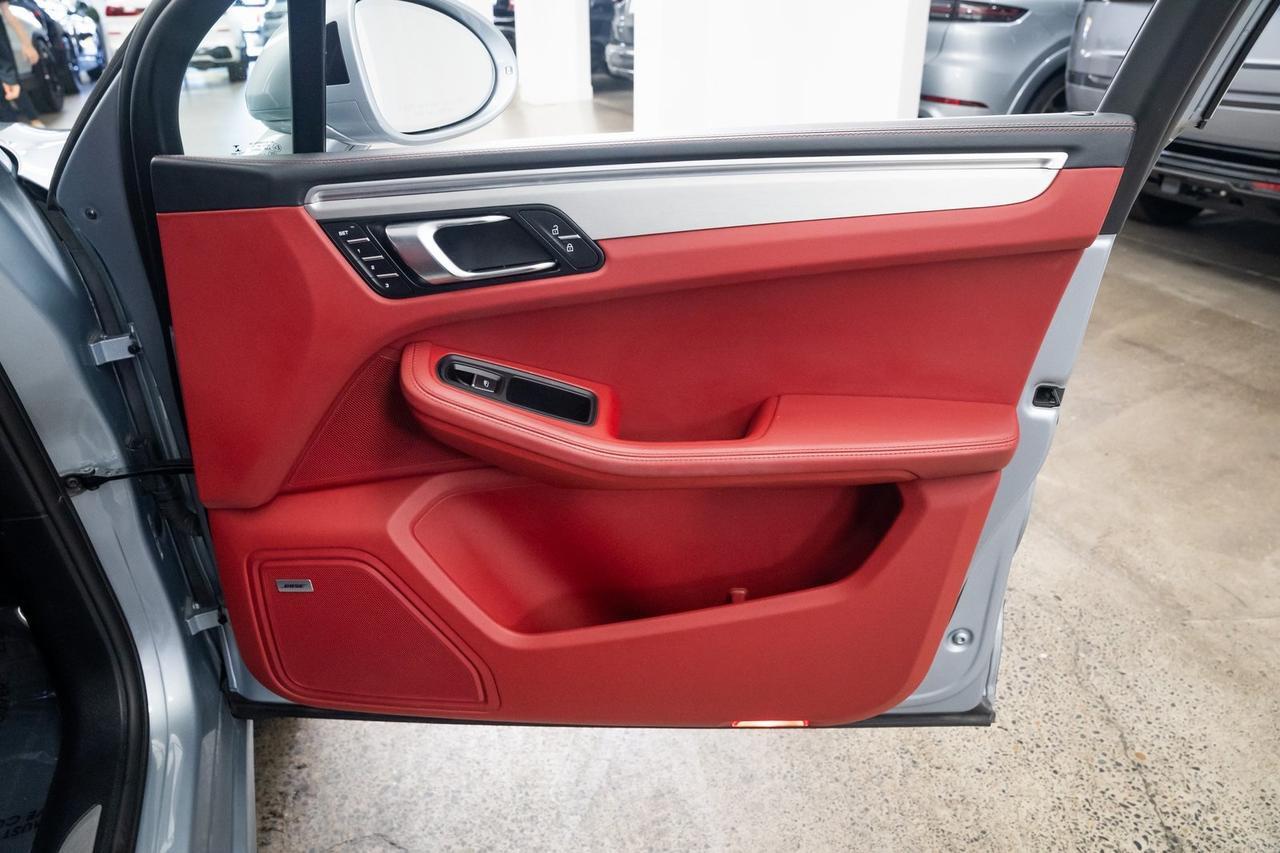 2021 Porsche Macan Turbo 1 Owner Vented Seats Premium Package Portland OR