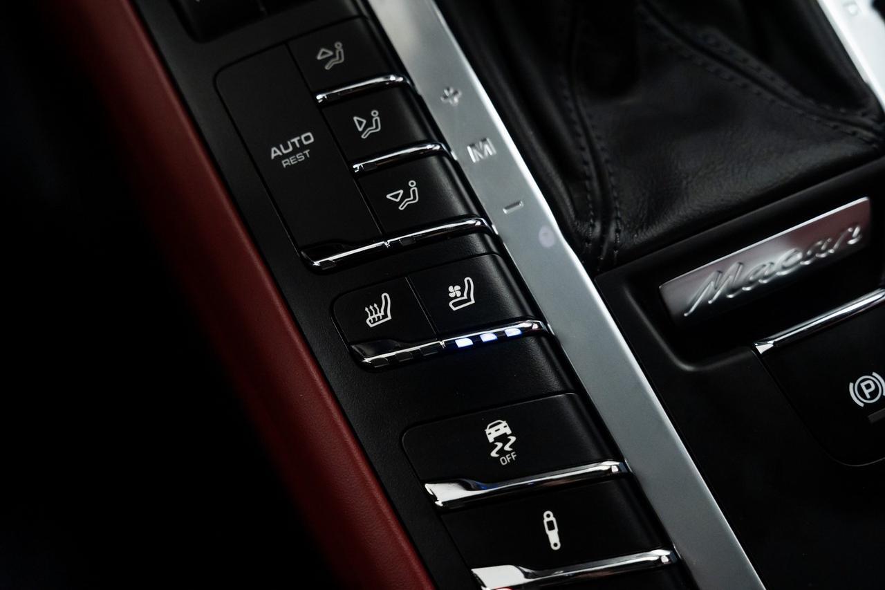 2021 Porsche Macan Turbo 1 Owner Vented Seats Premium Package Portland OR