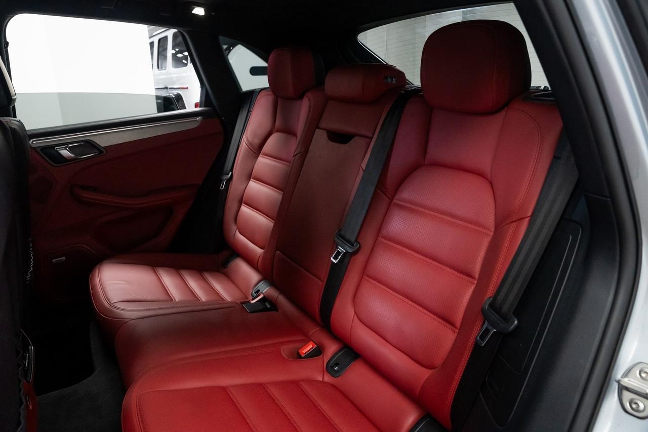 2021 Porsche Macan Turbo 1 Owner Vented Seats Premium Package Portland OR