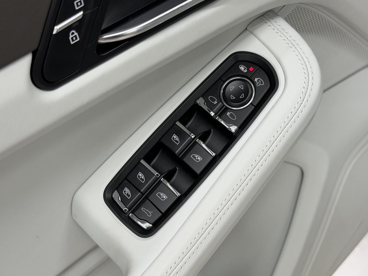 2021 Porsche Macan Turbo Newark DE