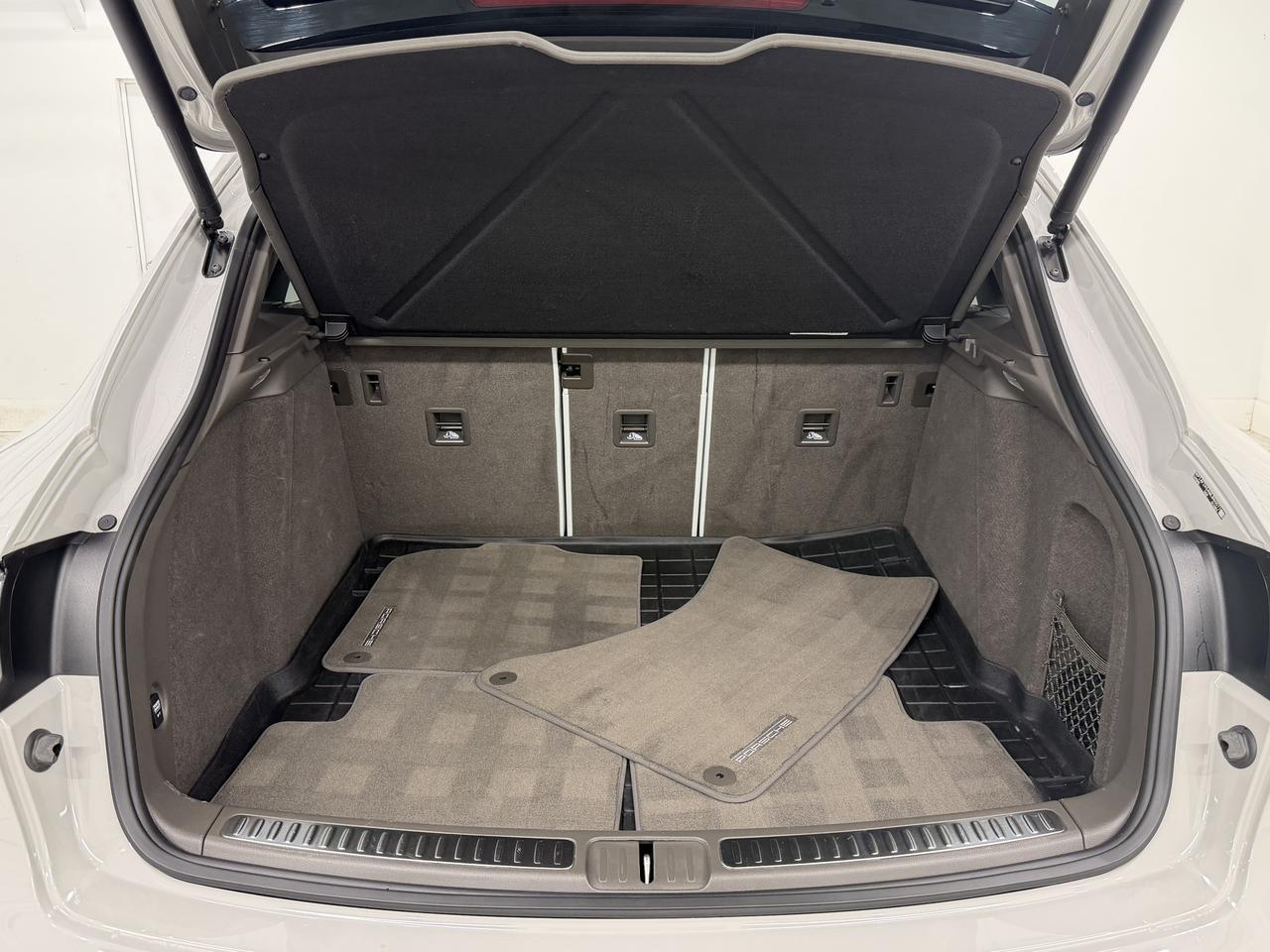 2021 Porsche Macan Turbo Newark DE