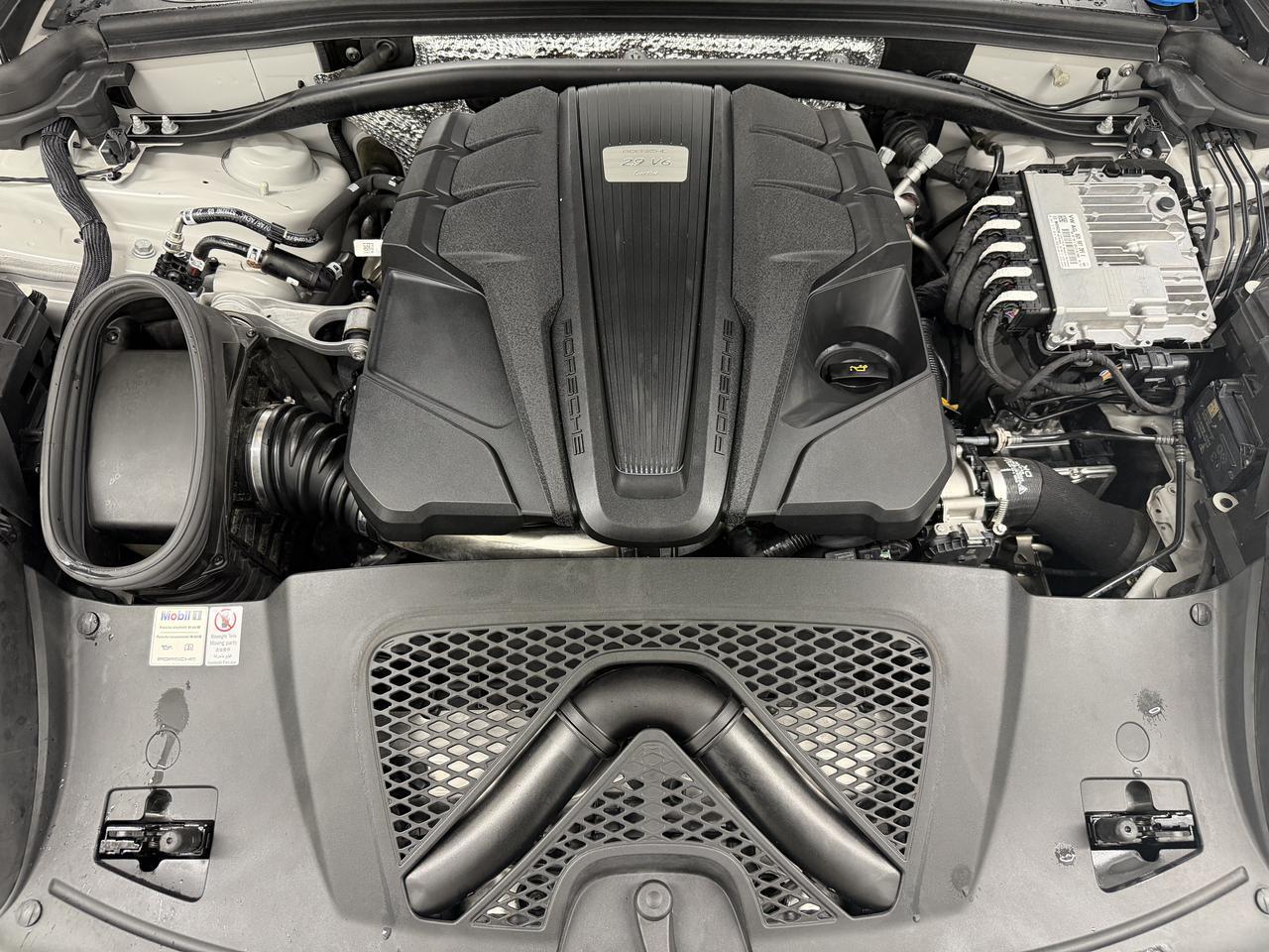 2021 Porsche Macan Turbo Newark DE