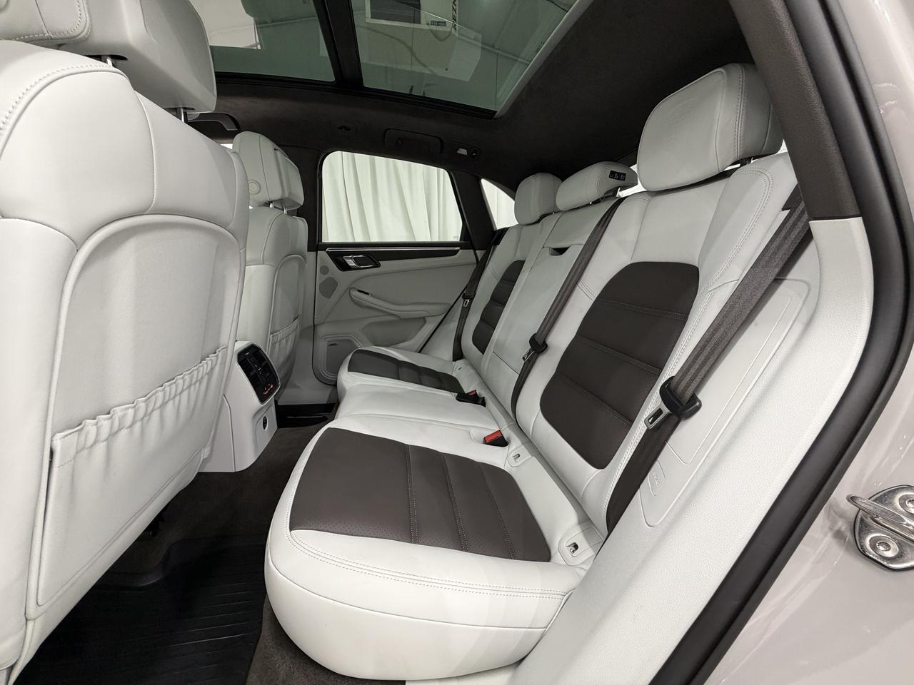 2021 Porsche Macan Turbo Newark DE
