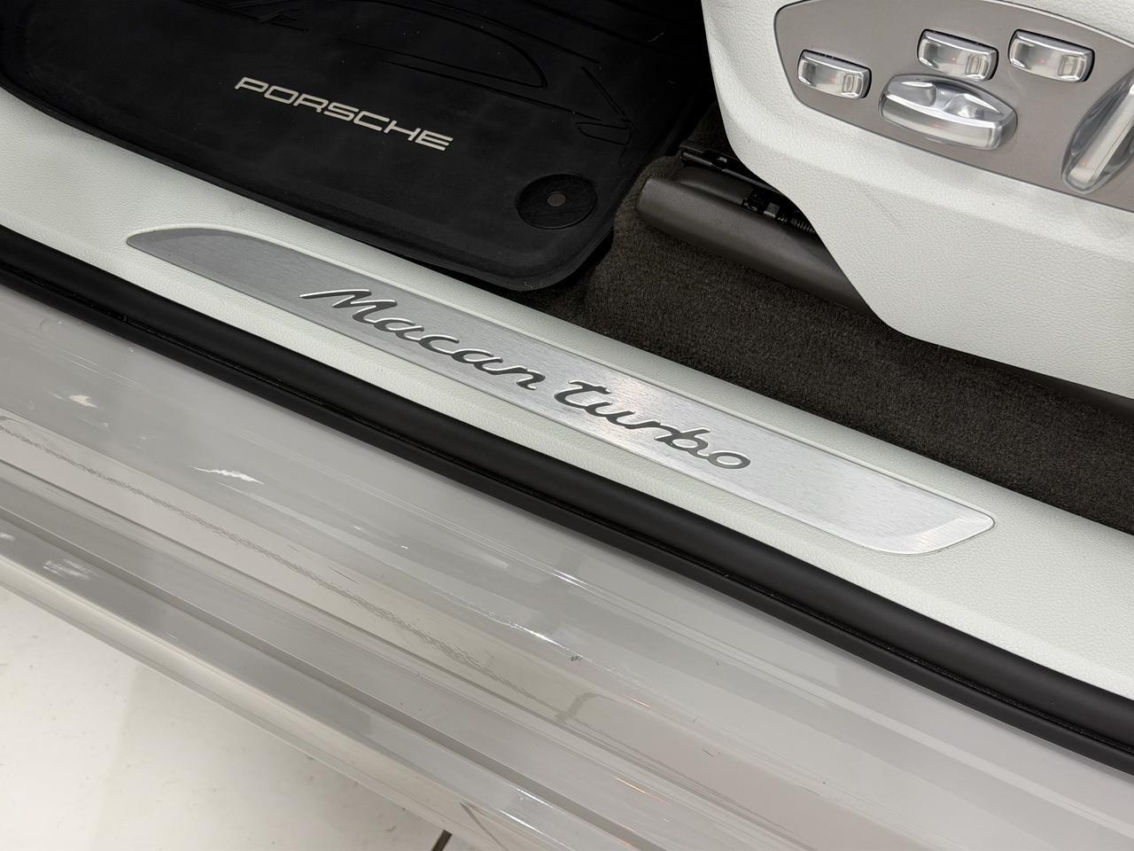 2021 Porsche Macan Turbo Newark DE