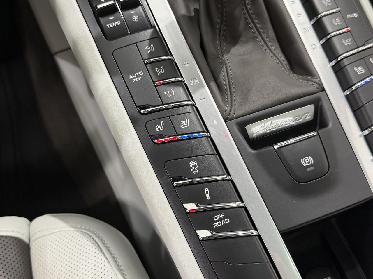 2021 Porsche Macan Turbo Newark DE