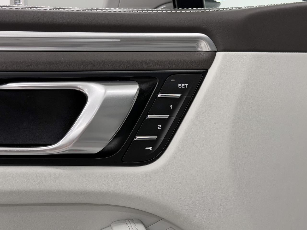 2021 Porsche Macan Turbo Newark DE