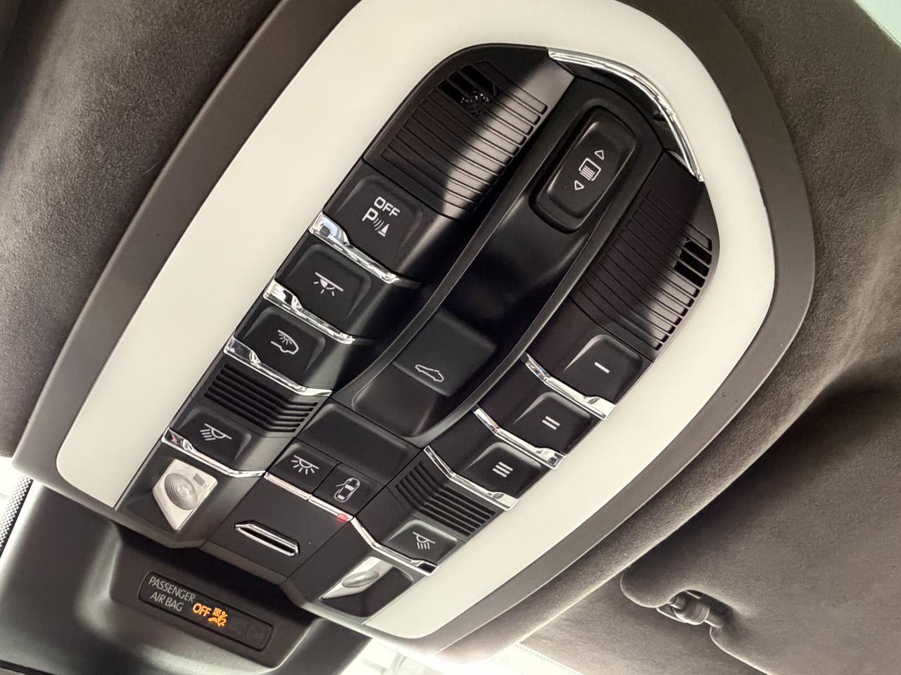 2021 Porsche Macan Turbo Newark DE