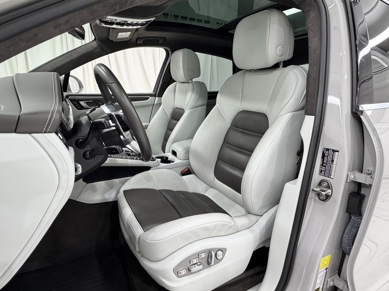 2021 Porsche Macan Turbo Newark DE
