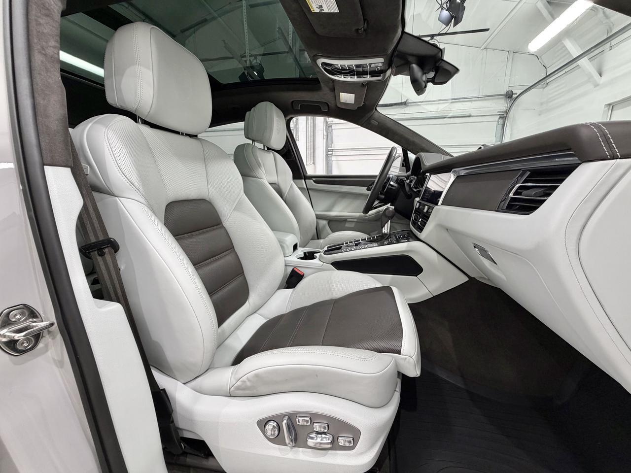 2021 Porsche Macan Turbo Newark DE