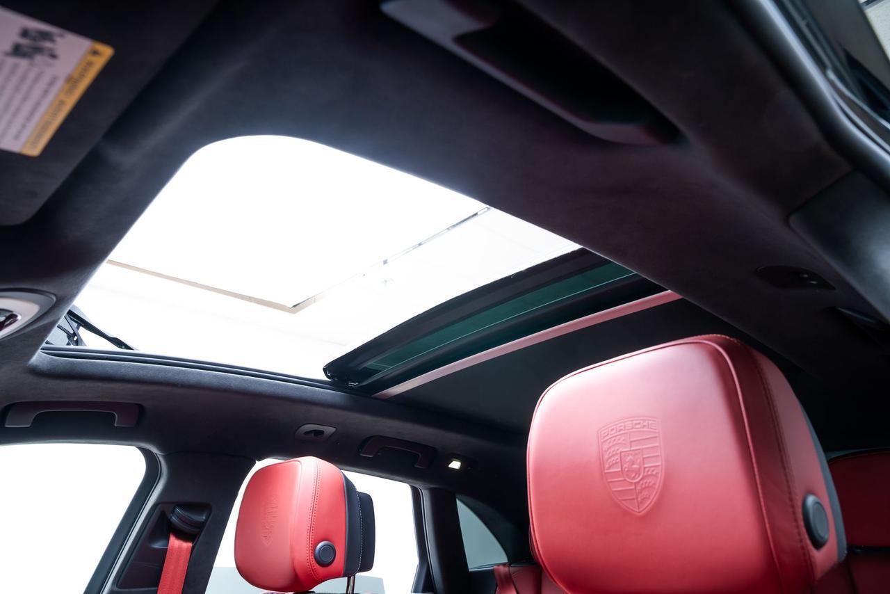 2021 Porsche Macan Turbo Ventilated Seats Carbon Fiber Interior Trim Portland OR