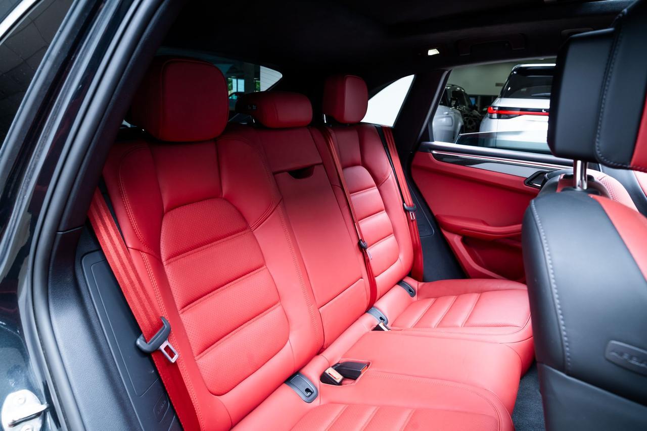 2021 Porsche Macan Turbo Ventilated Seats Carbon Fiber Interior Trim Portland OR