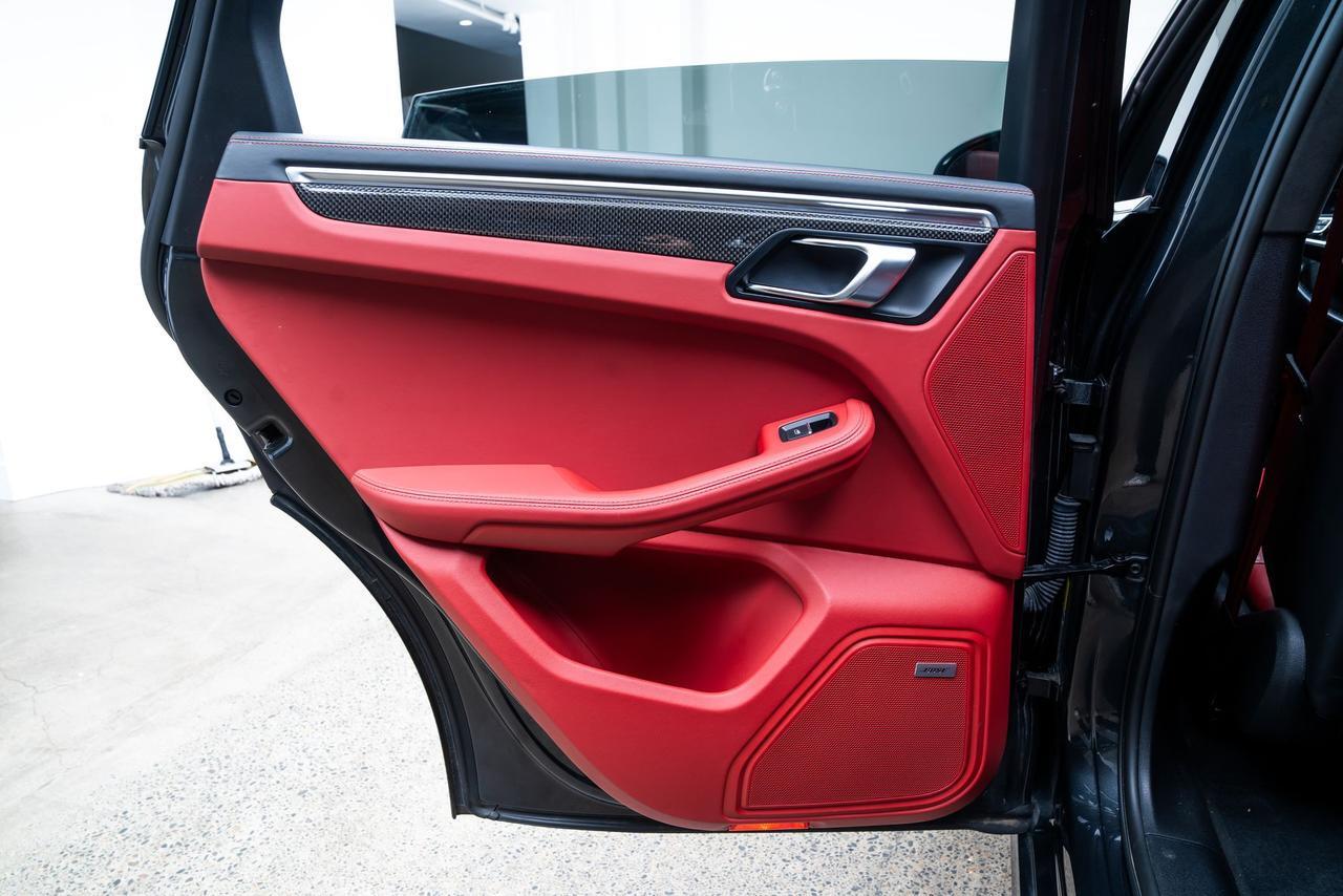 2021 Porsche Macan Turbo Ventilated Seats Carbon Fiber Interior Trim Portland OR