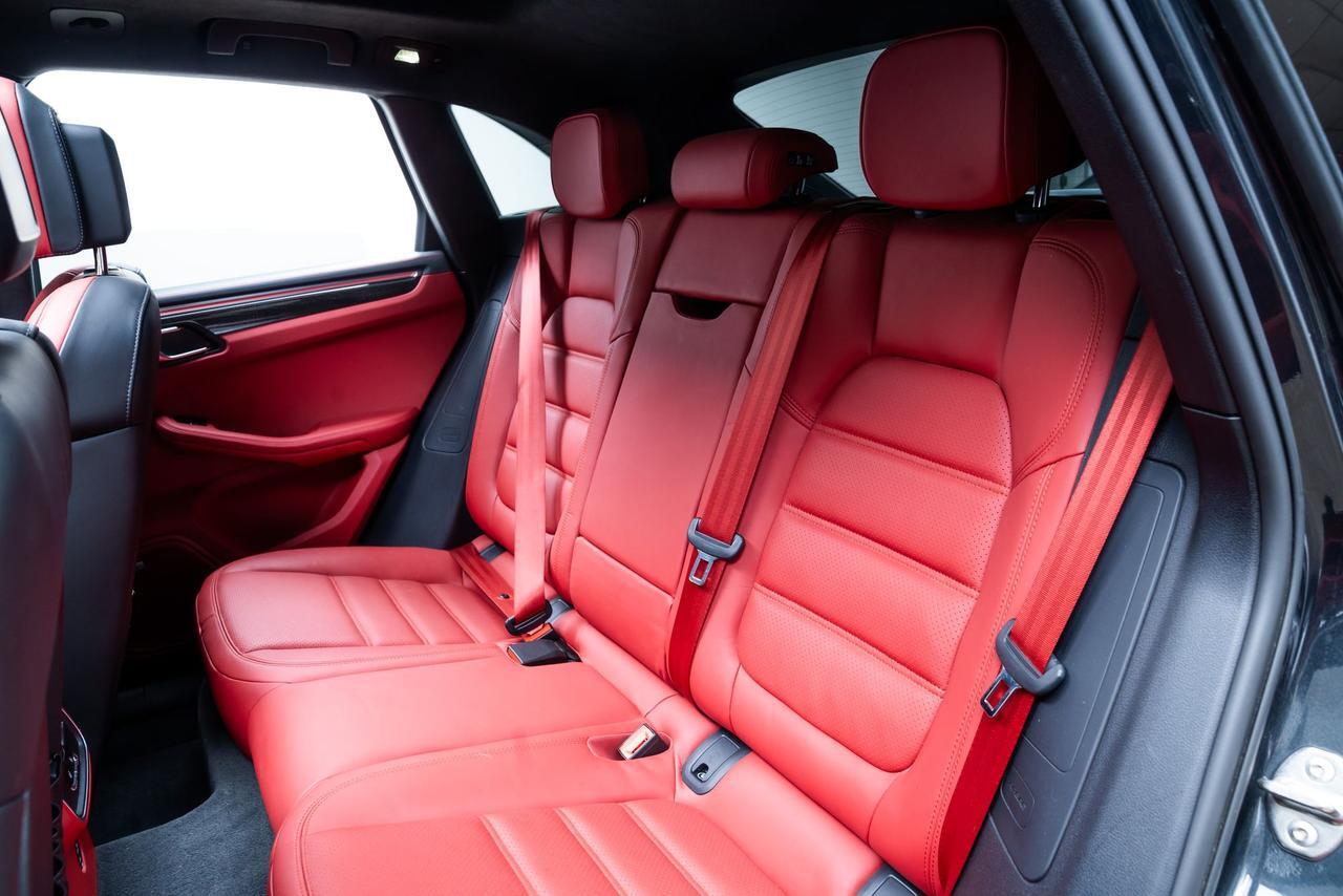 2021 Porsche Macan Turbo Ventilated Seats Carbon Fiber Interior Trim Portland OR