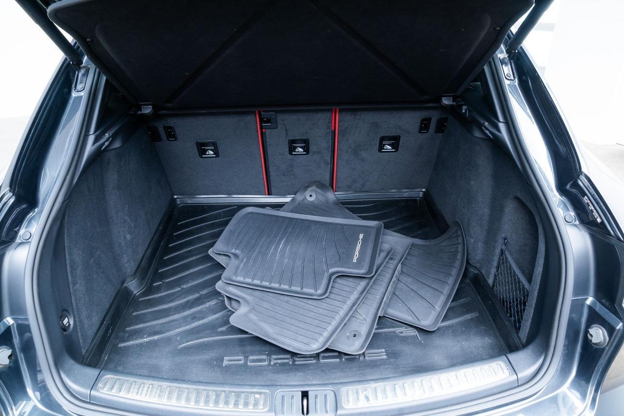 2021 Porsche Macan Turbo Ventilated Seats Carbon Fiber Interior Trim Portland OR