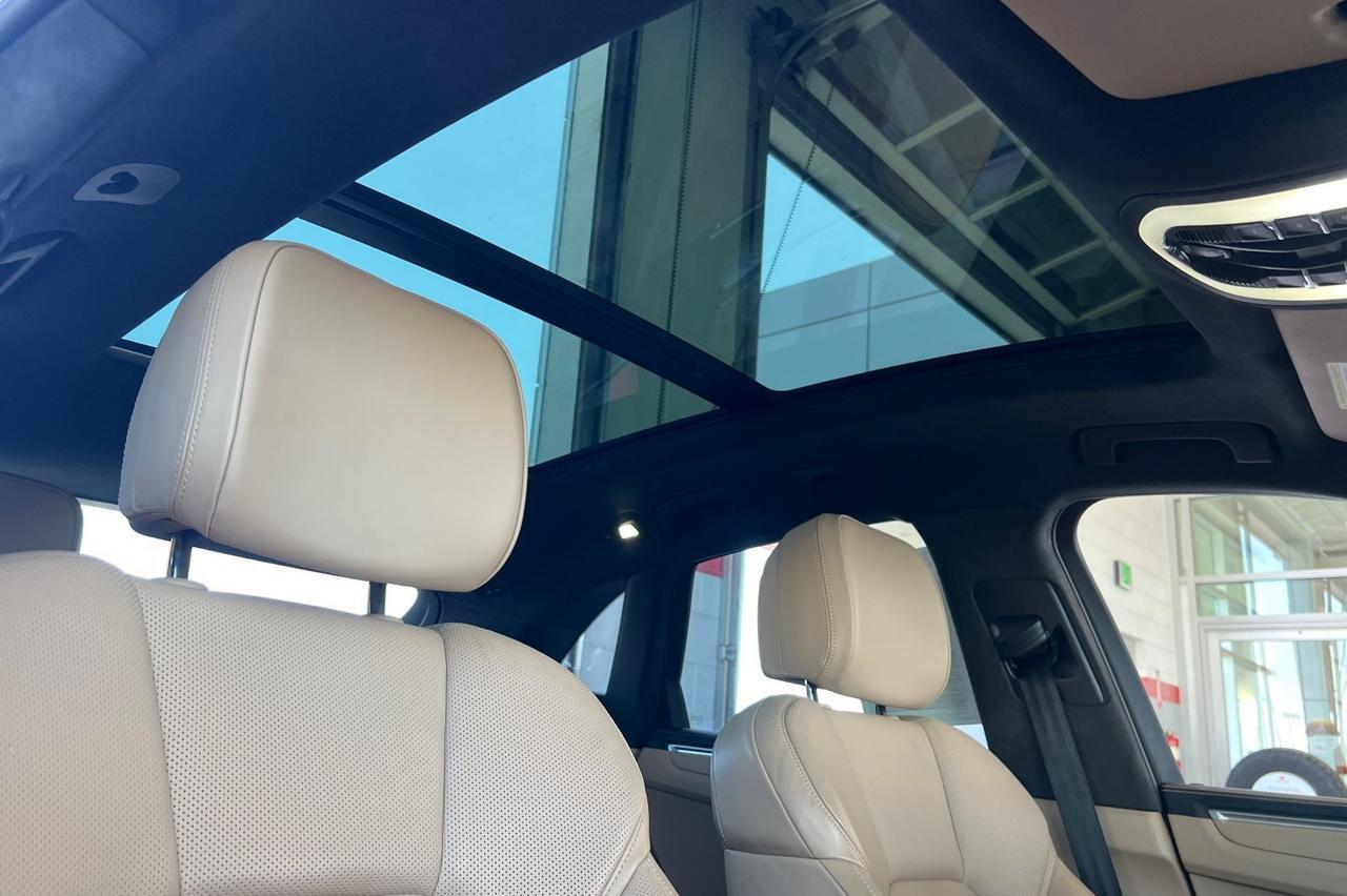 2021 Porsche Macan Turbo Ontario OR