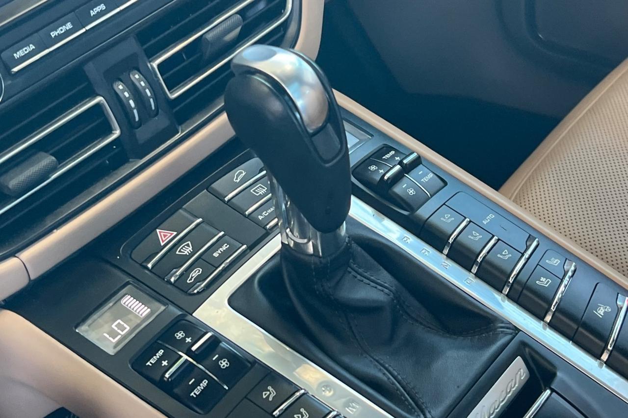 2021 Porsche Macan Turbo Ontario OR