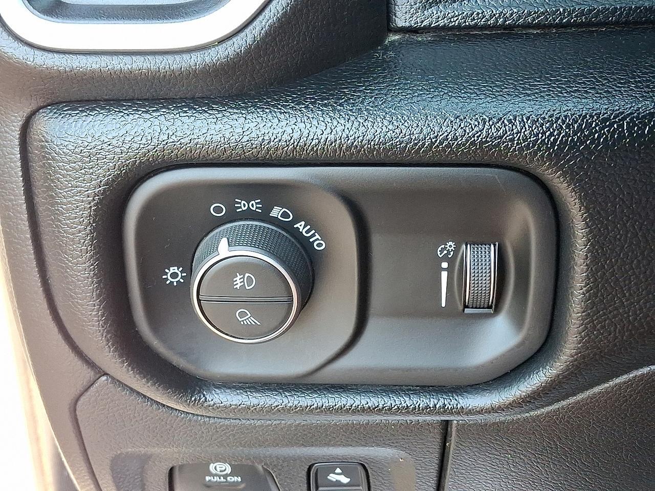 2021 Ram 1500 Big Horn Crew Cab 4x4 5&apos;7&quot; Box Vineland NJ