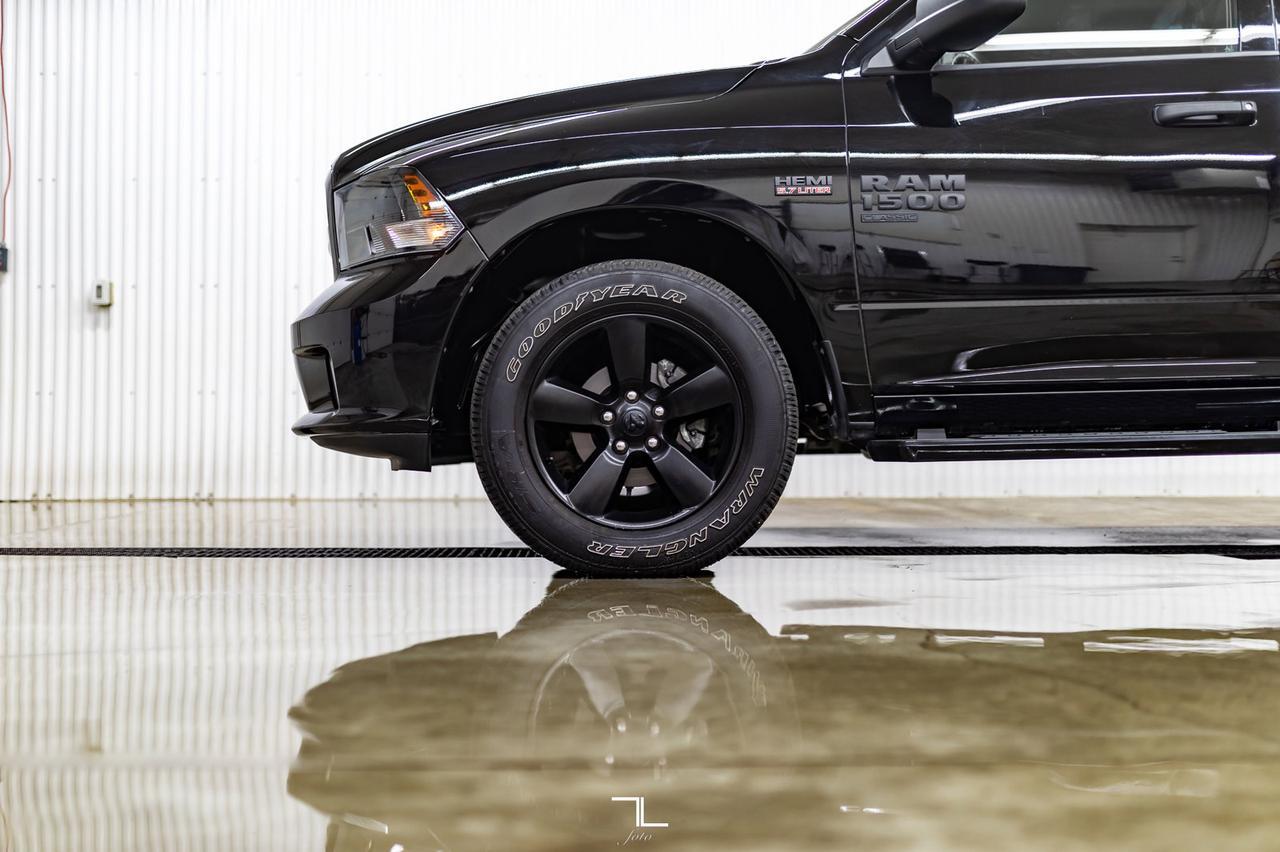 2021 Ram 1500 Classic 4x4 Crew Cab Express BCam Red Deer AB