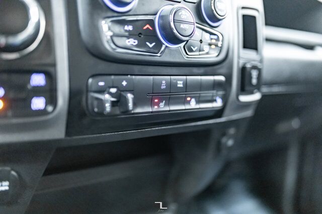 2021 Ram 1500 Classic 4x4 Crew Cab Express BCam Red Deer AB