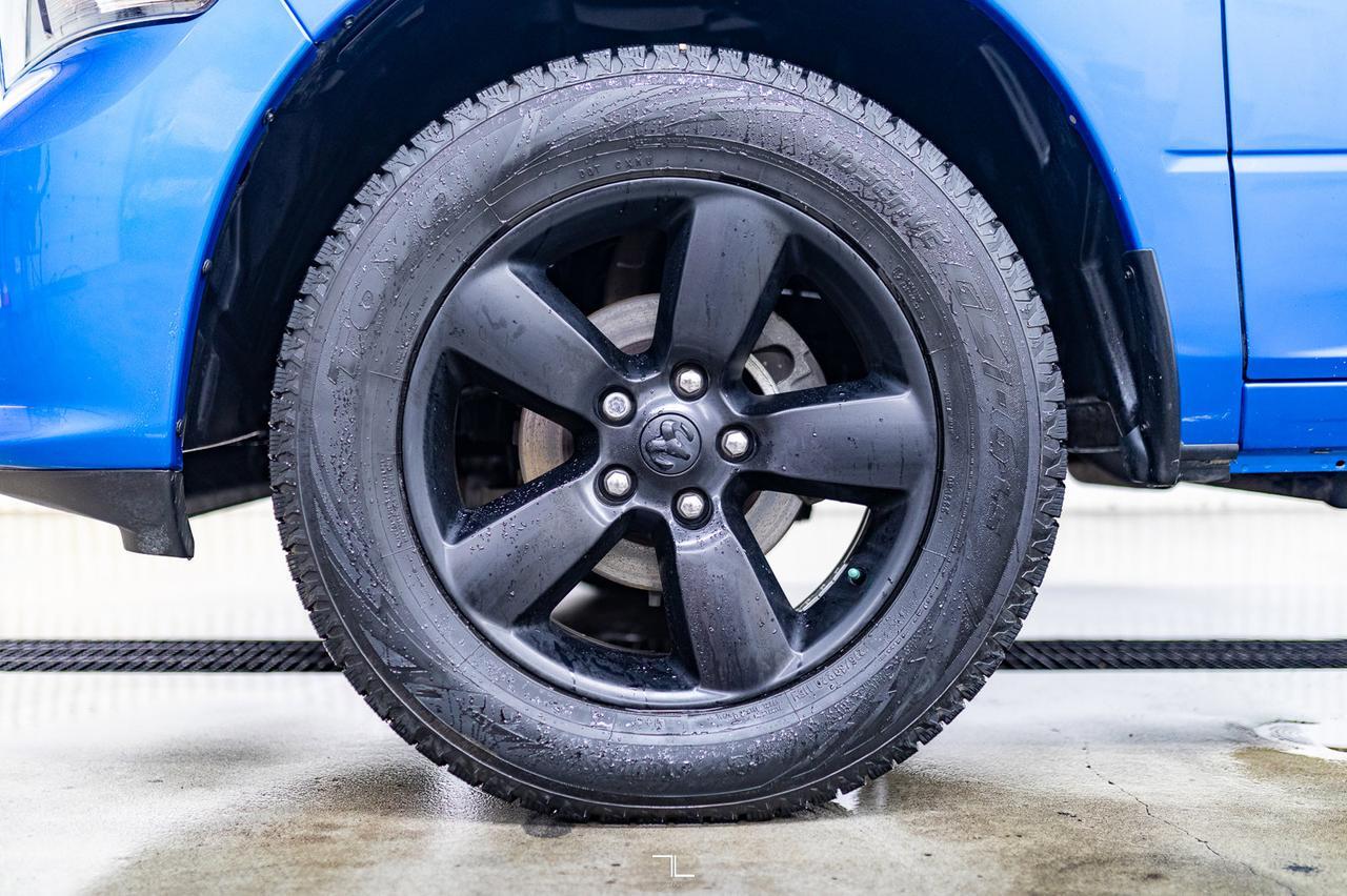 2021 Ram 1500 Classic 4x4 Crew Cab Express HEMI Leather BCam Red Deer AB