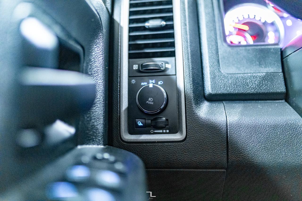 2021 Ram 1500 Classic 4x4 Crew Cab Express HEMI Leather BCam Red Deer AB