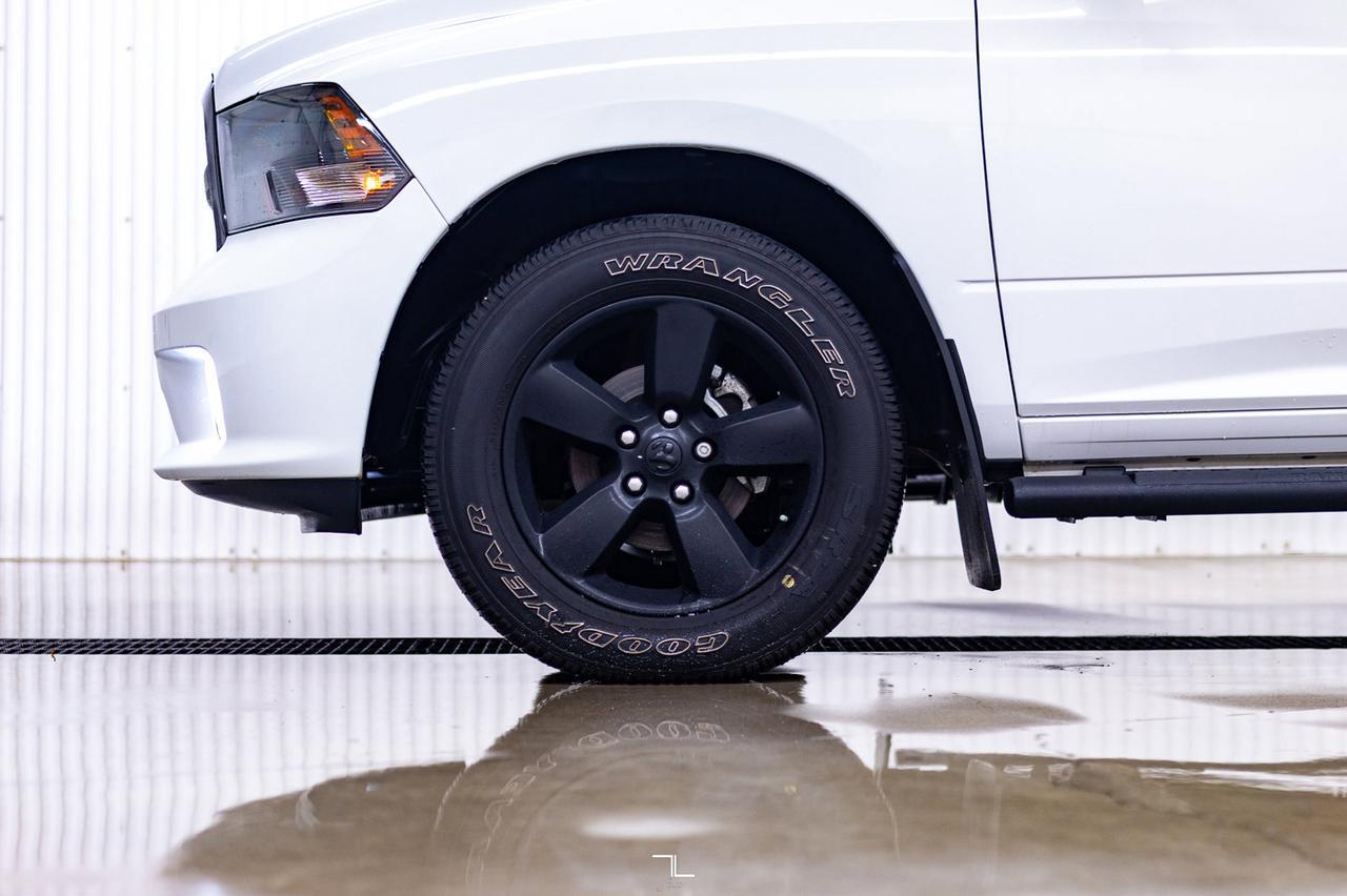 2021 Ram 1500 Classic 4x4 Crew Cab Express Leather BCam Red Deer AB