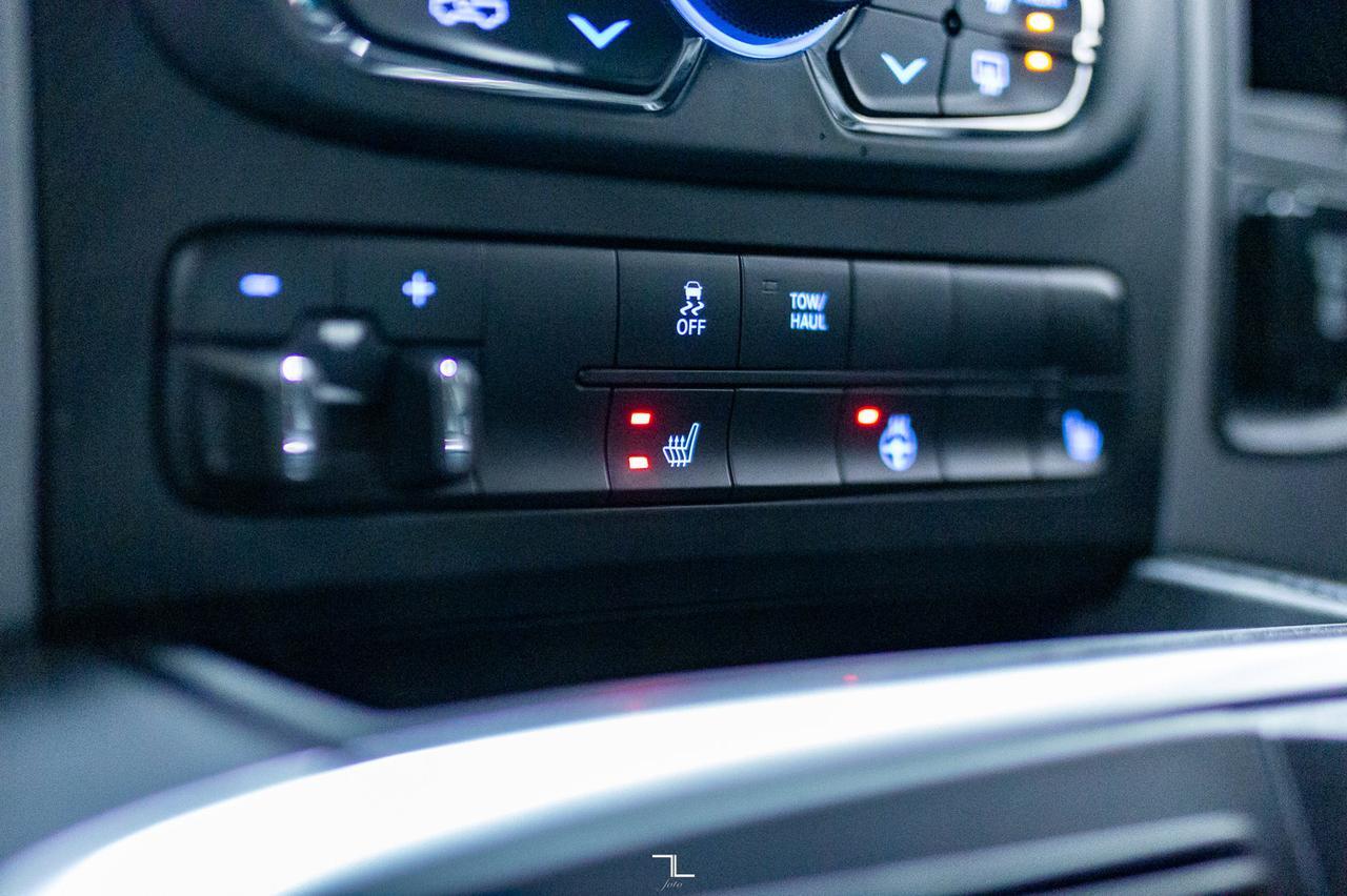 2021 Ram 1500 Classic 4x4 Crew Cab Express Leather BCam Red Deer AB